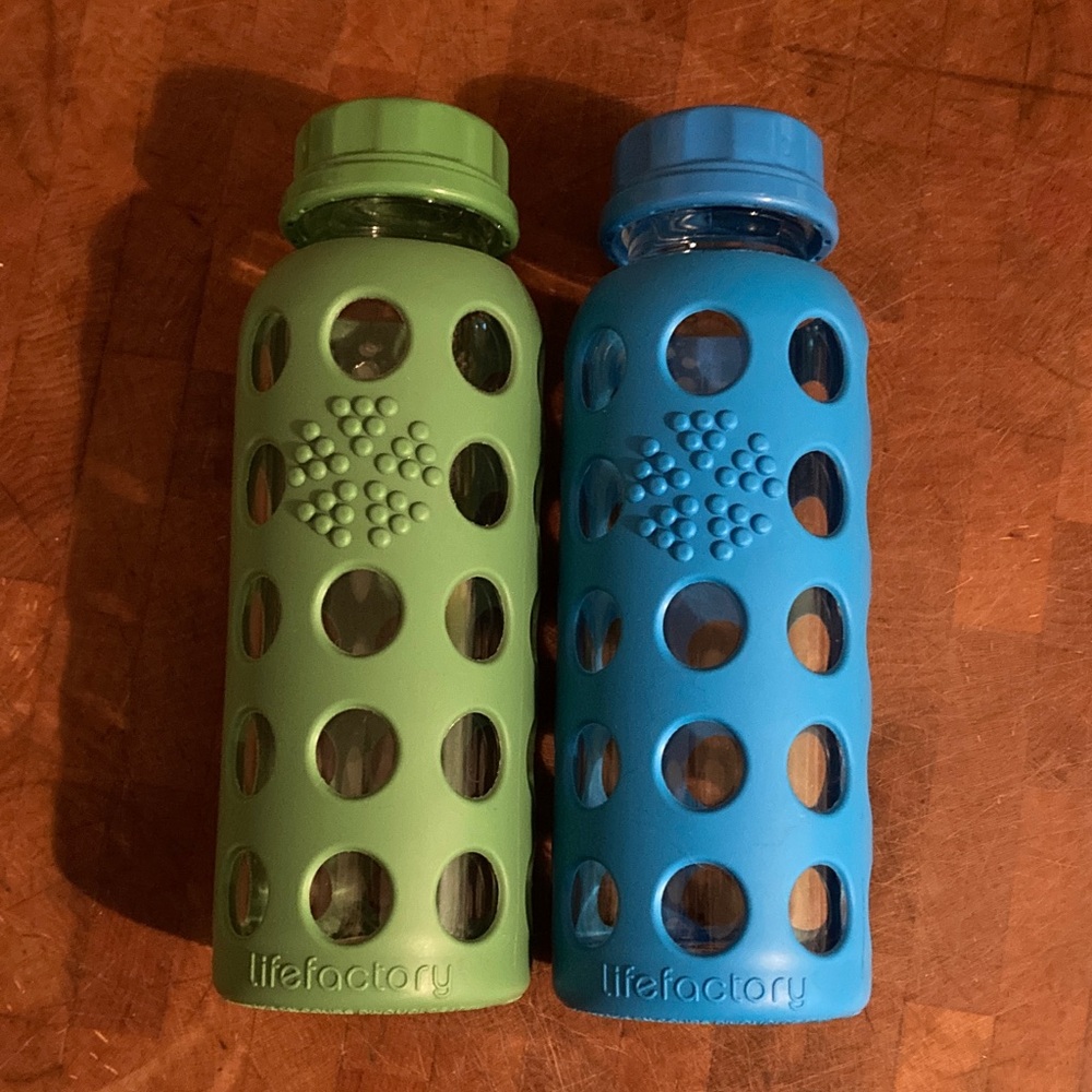 Lifefactory Kids Glass Water Bottles - Green and Blue 9 oz with lids